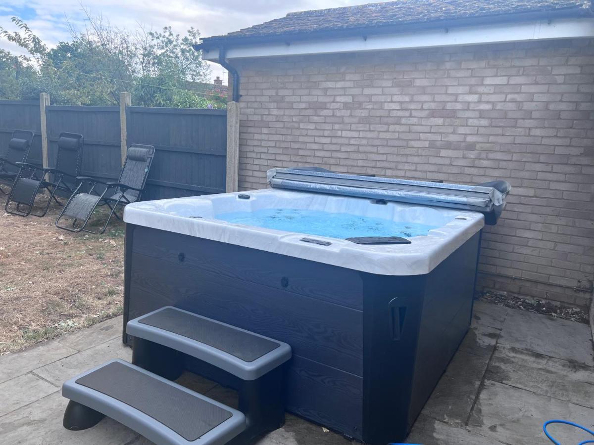 Hottub - Beach - Bbq - Petsok - 6 Guests 스네티샴 외부 사진